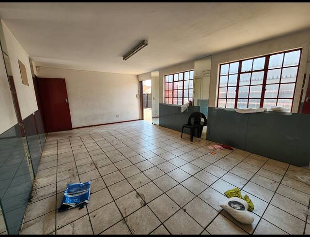 440M² MINI FACTORY FOR SALE IN DRIEHOEK